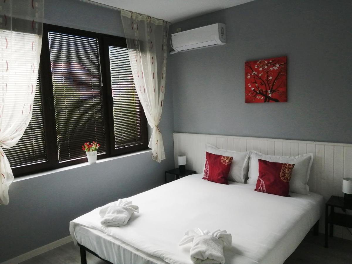 La Piazza Hotel Shumen Exterior photo