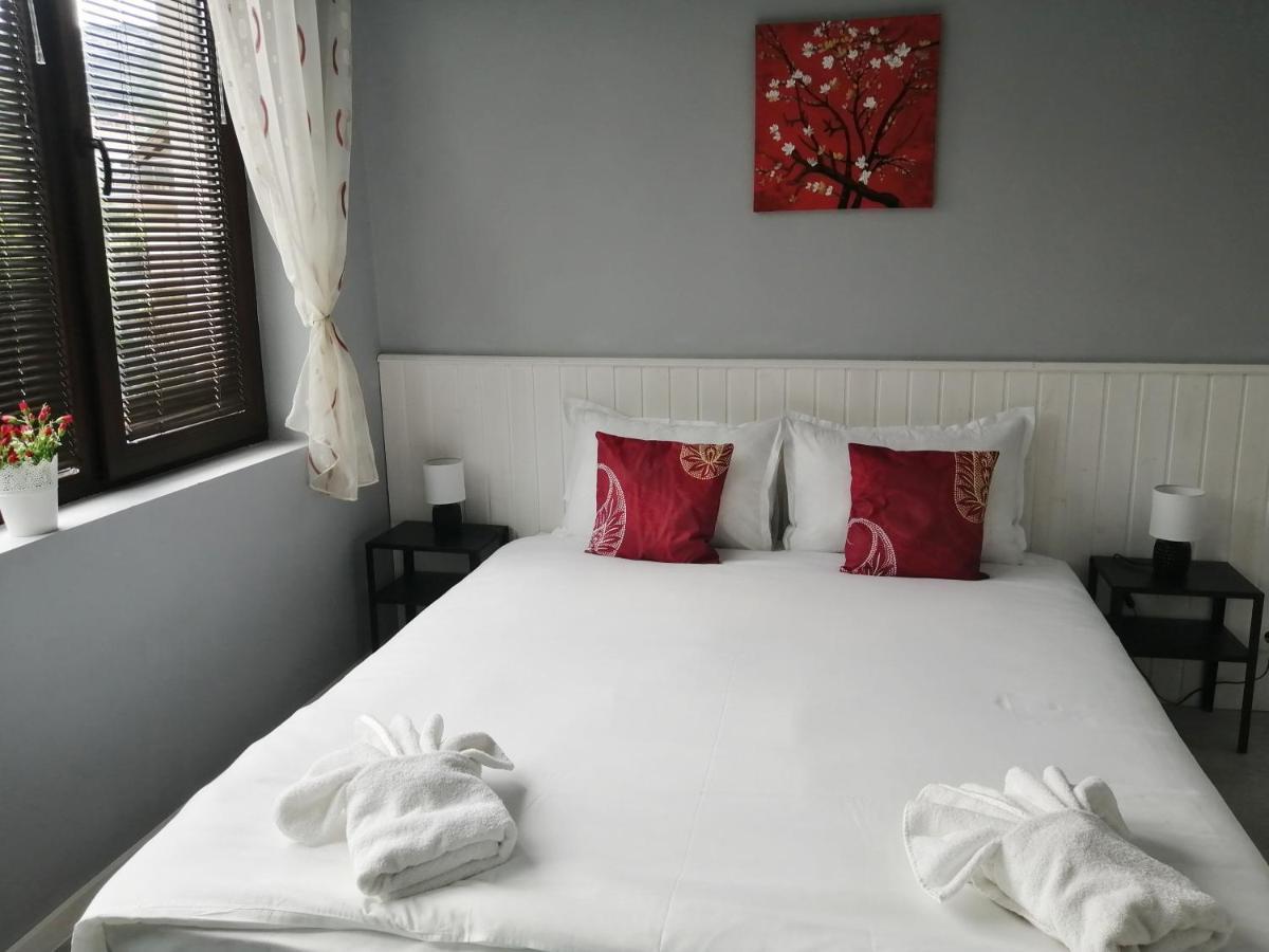 La Piazza Hotel Shumen Exterior photo